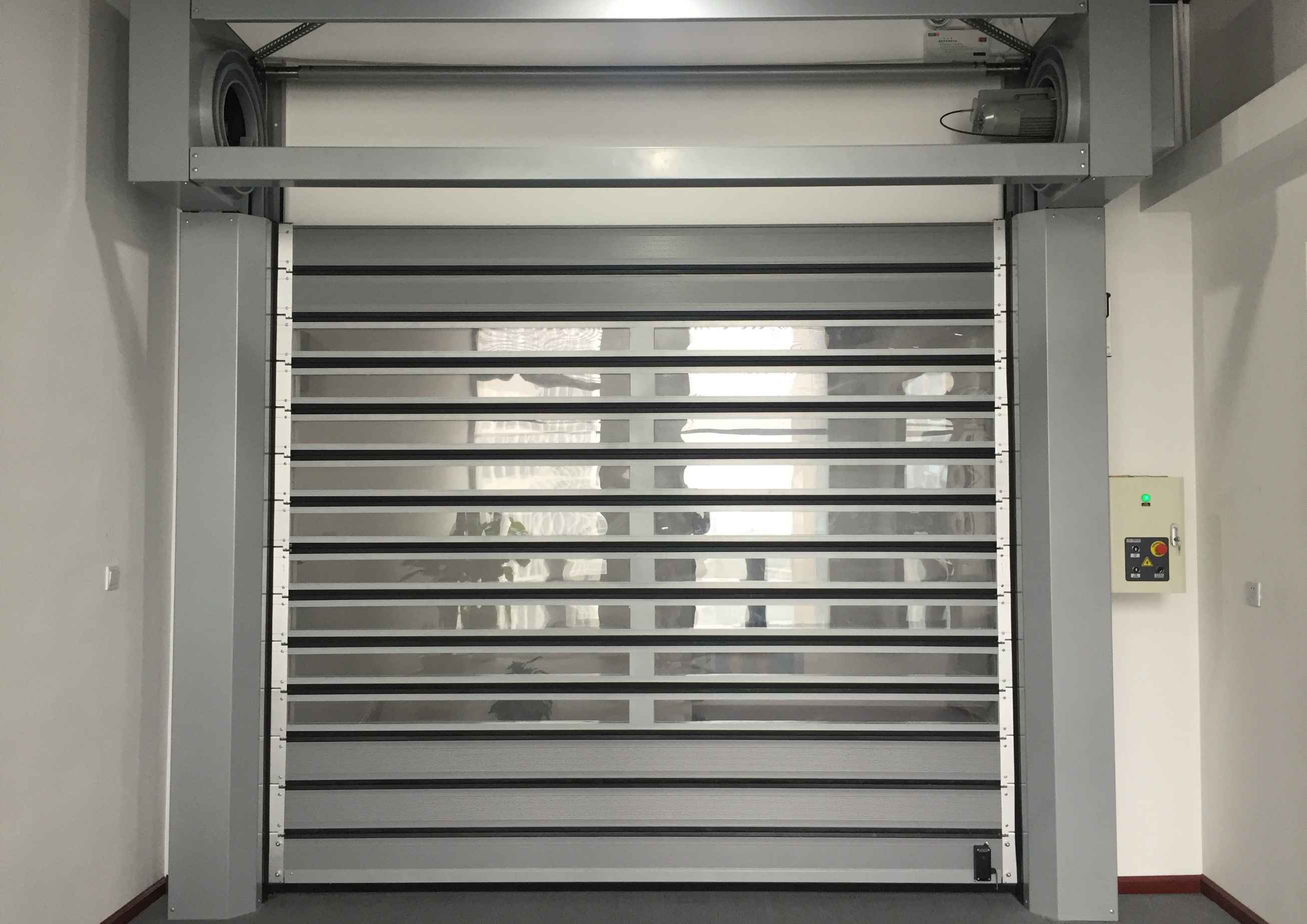 Hard quick-rolling door